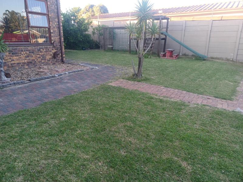 To Let 4 Bedroom Property for Rent in Morgenster Western Cape